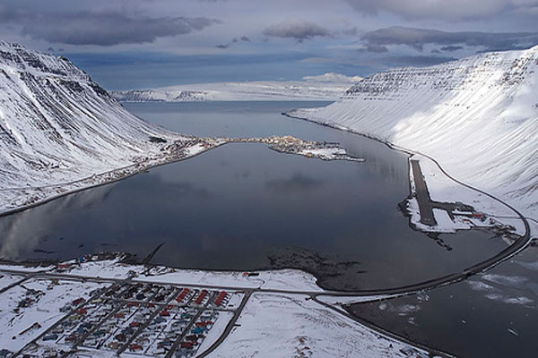 Isafjordur Zima na Islandii - niedaleko koła podbiegunowego