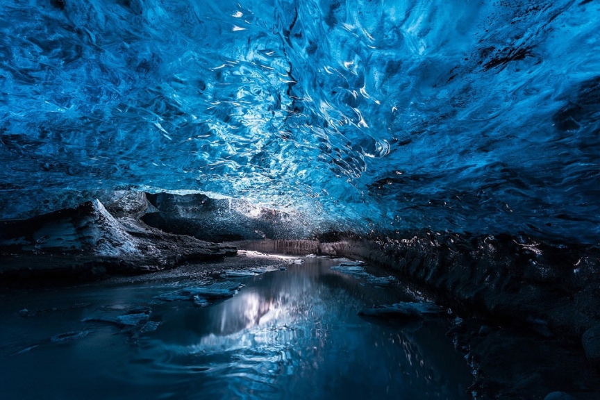 Jaskinie lodowe w Islandii