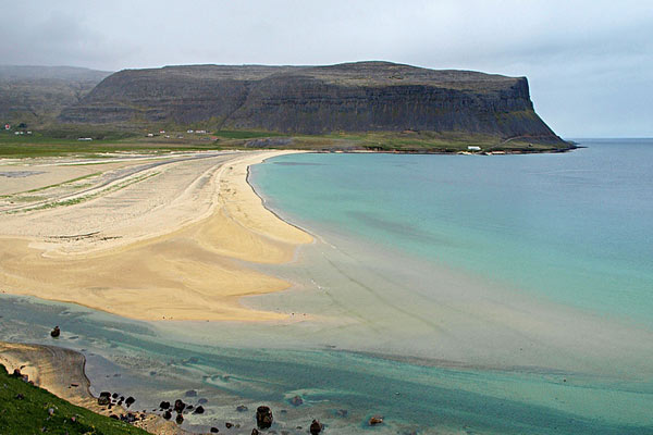 Latrabjarg - widok przez piaszczysta plaża
