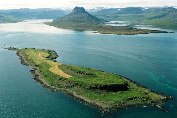 Na wyspę Vigur kursuje codzienie statek z Isafjordur
